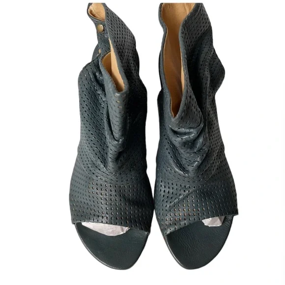 NEW IN BOX Fly London Indigo Iwo Toe Dark Grey Leather Ankle Boot 40 - Picture 2 of 16